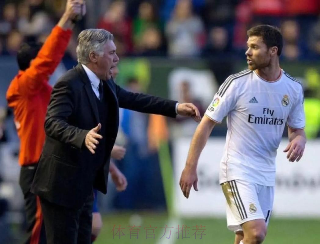 西媒:阿隆索在皇马基地率队训练 与皇马高层会面 西媒:阿隆索在皇马基地率队训练 与皇马高层会面